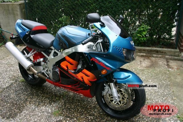 Honda CBR 900 RR 1999 photo