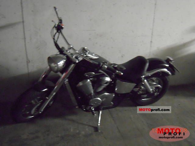 2005 Honda vt750 oil change #3