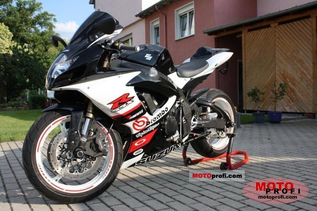 Suzuki GSX-R750 2010 photo