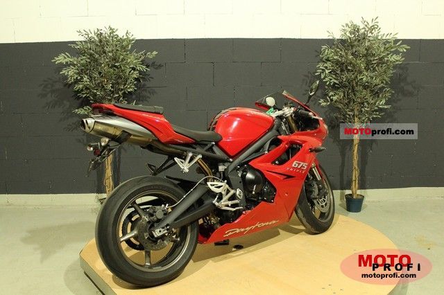 Triumph Daytona 675 2010 photo