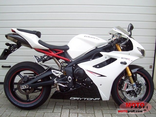 Triumph Daytona 675 R 2011 photo