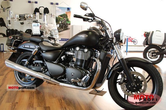 Triumph Thunderbird Storm 2011 photo