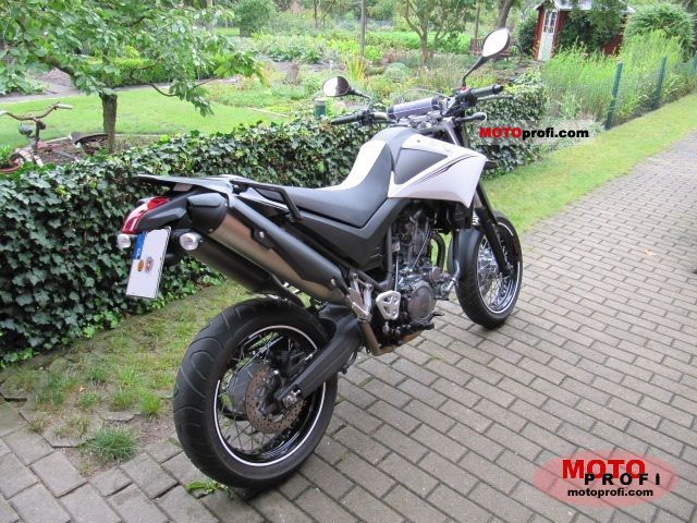 Yamaha XT660X 2011 photo